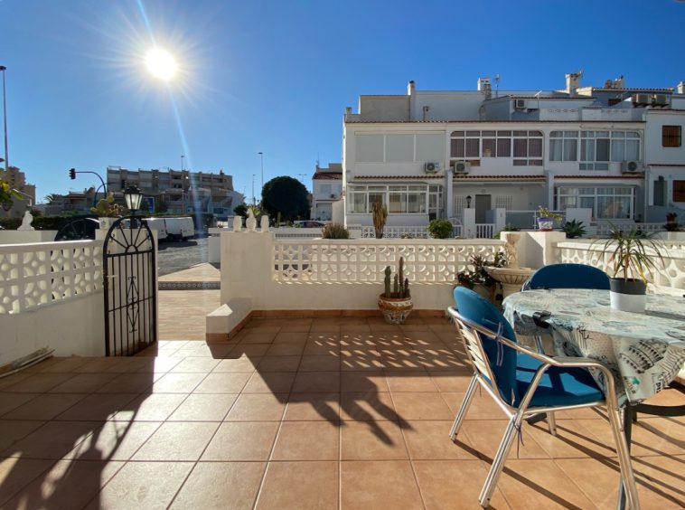 Pārdod māja ar 3 guļamistabām un lielām dienvidu terasēm – Torreblanca Marina – La Mata pludmale
