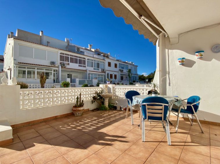 Pārdod māja ar 3 guļamistabām un lielām dienvidu terasēm – Torreblanca Marina – La Mata pludmale