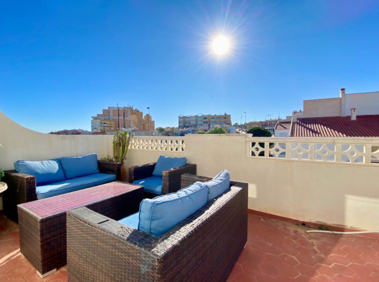 Pārdod māja ar 3 guļamistabām un lielām dienvidu terasēm – Torreblanca Marina – La Mata pludmale