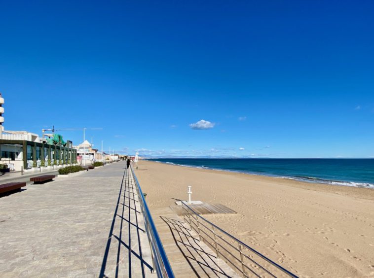 Pārdod māja ar 3 guļamistabām un lielām dienvidu terasēm – Torreblanca Marina – La Mata pludmale