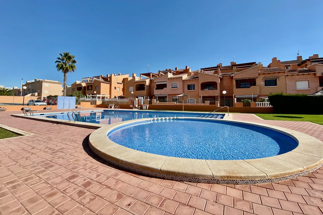 Dzīvoklis / bungalo — Torrevieja – Aguas Nuevas, foto 1 no 15