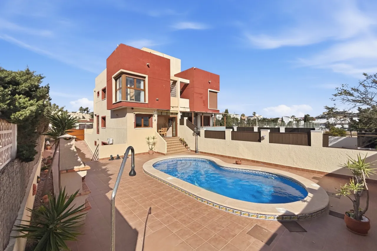 Vila / sublokuotas namas — Torrevieja – Molino Blanco, nuotrauka 1 iš 15