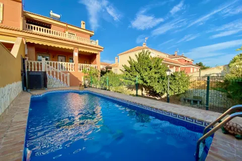 Villa / paarismaja — Torrevieja – Aguas Nuevas, Hispaania
