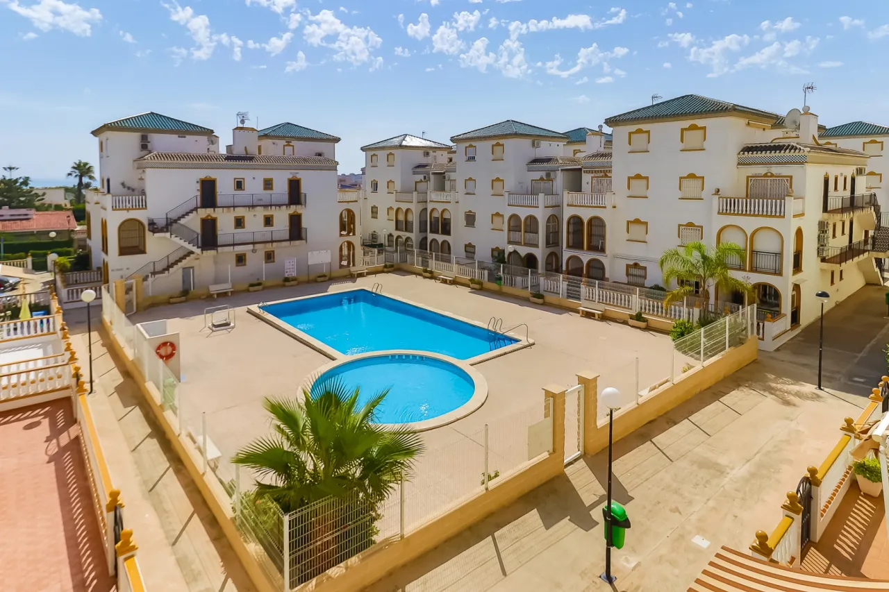 Dzīvoklis / bungalo — Torrevieja – Molino Blanco, foto 1 no 15
