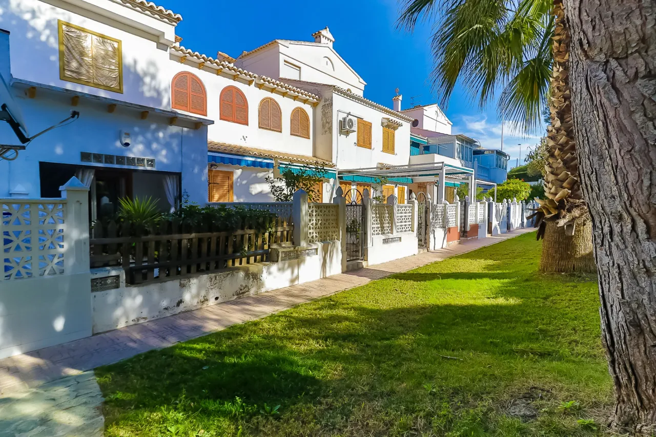 Dzīvoklis / bungalo — Torrevieja – Torreblanca, foto 1 no 15
