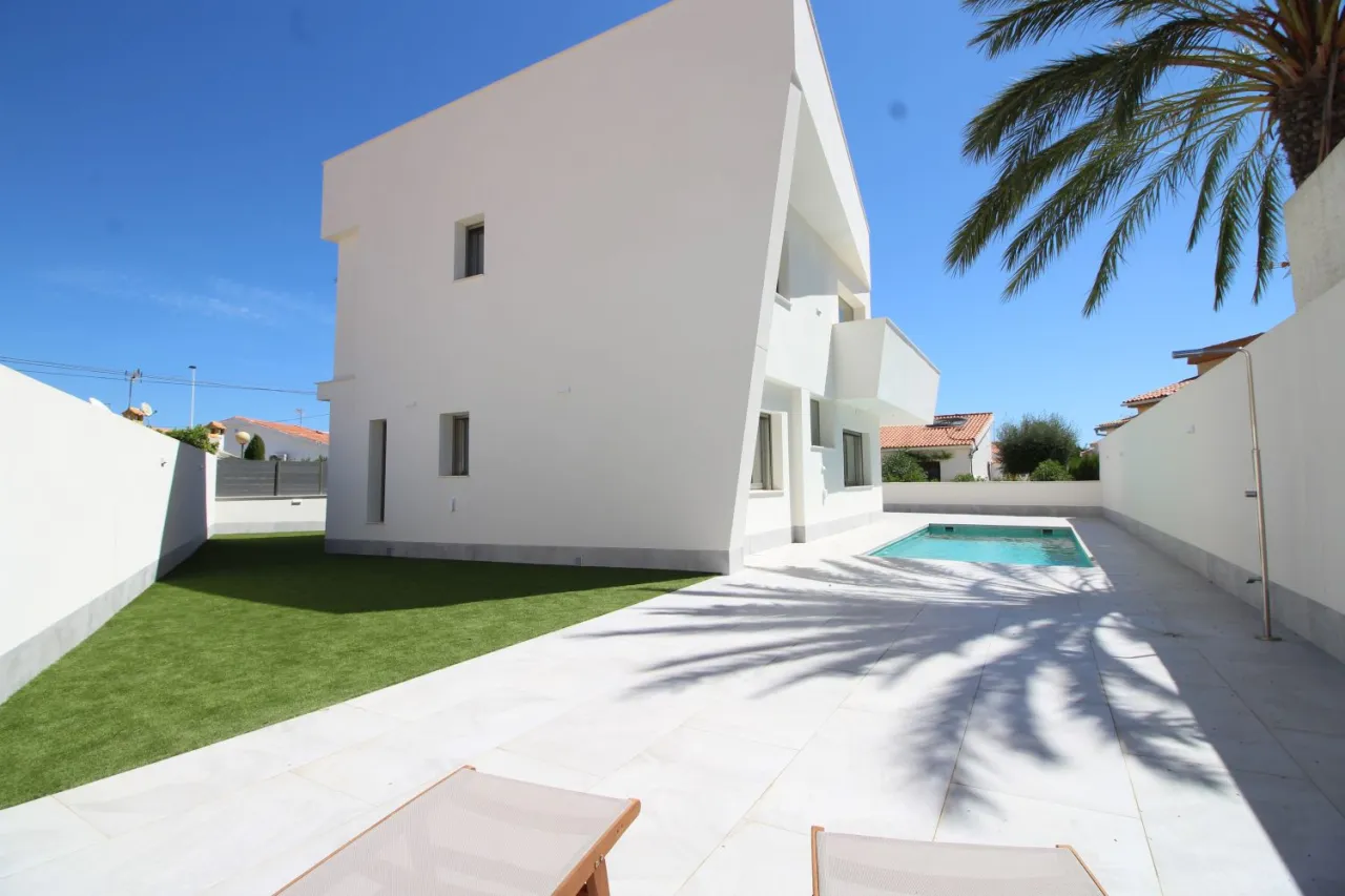 Vila / sublokuotas namas — Torrevieja – Nueva Torrevieja, nuotrauka 1 iš 15