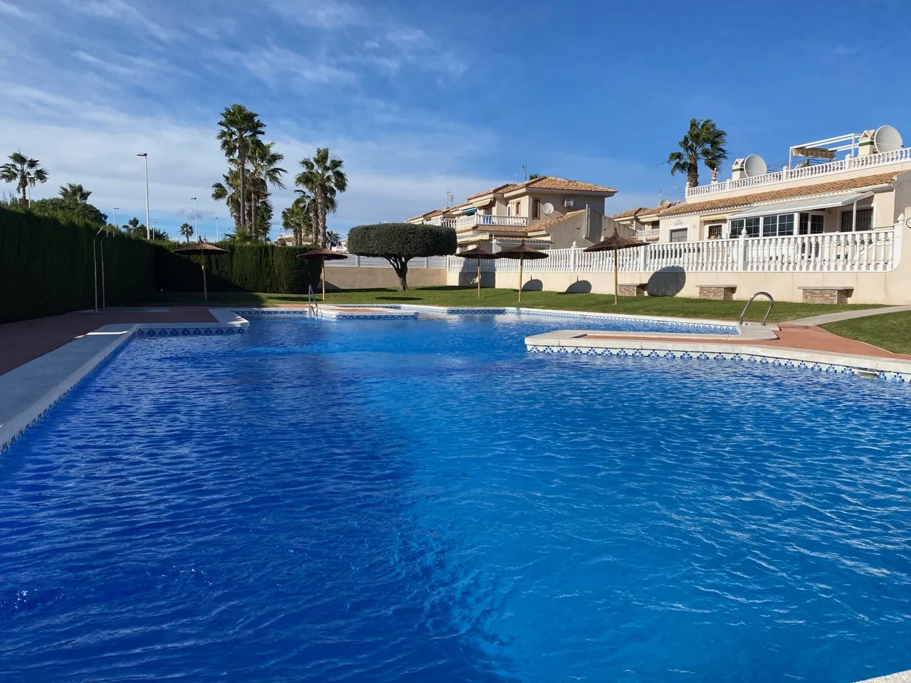 Vila / sublokuotas namas — Orihuela Costa – Los Dolses, nuotrauka 1 iš 15