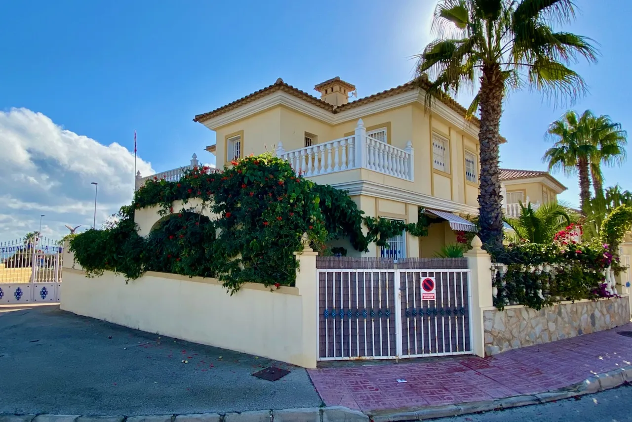 Vila / sublokuotas namas — Torrevieja – Torre del Moro, nuotrauka 1 iš 15