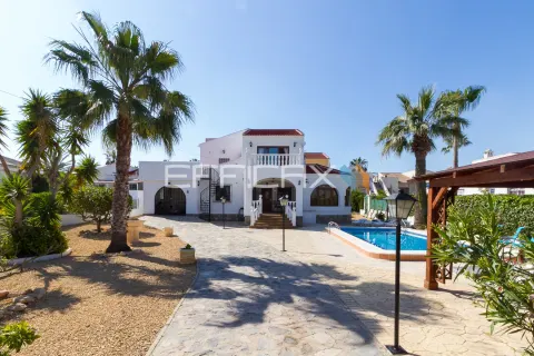 Villa / paarismaja — Torrevieja – San Luis, Hispaania