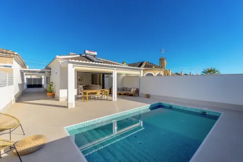 Villa / paarismaja — Torrevieja – El Chaparral, Hispaania