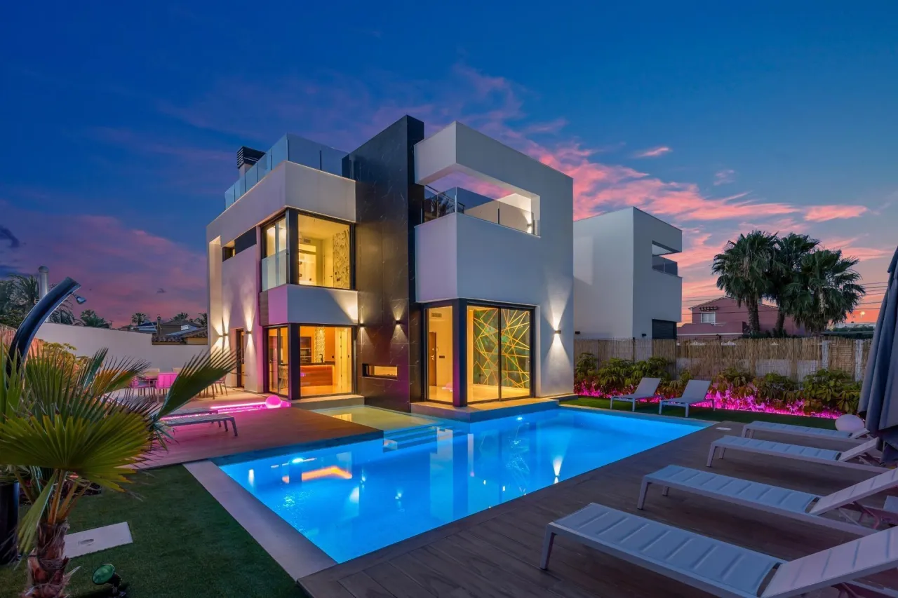 Willa na sprzedaż 595 000 €, Torrevieja – La Siesta - el Salado - Torreta, zdjęcie 1 z 15