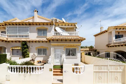 Villa / paarismaja — Orihuela Costa – La Zenia, Hispaania