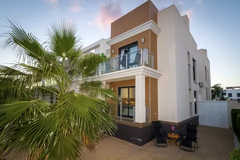 Korter / bangalo — Orihuela Costa – La Zenia, Hispaania