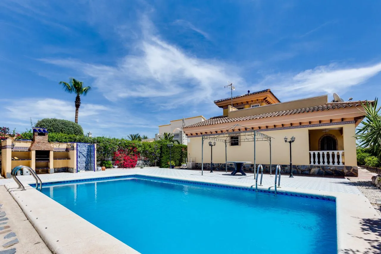 Villa / dvīņu māja — Torrevieja – La Mata, foto 1 no 15
