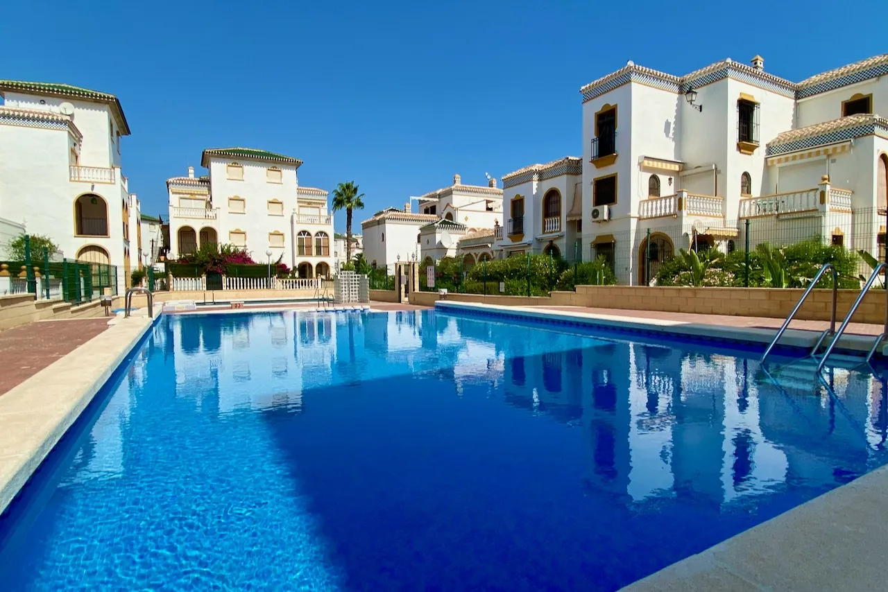 Dzīvoklis / bungalo — Torrevieja – Molino Blanco, foto 1 no 15
