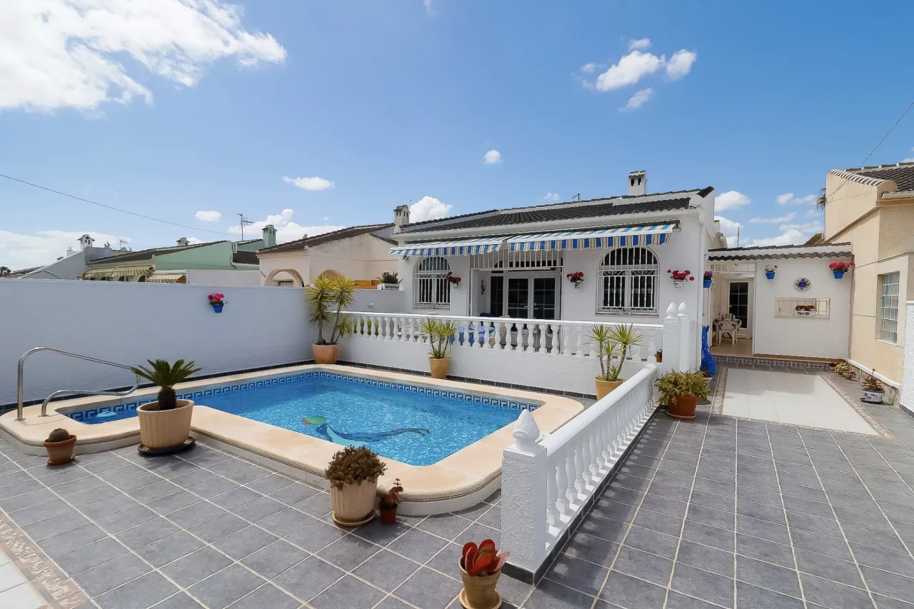 Villa / dvīņu māja — Torrevieja – San Luis, foto 1 no 15