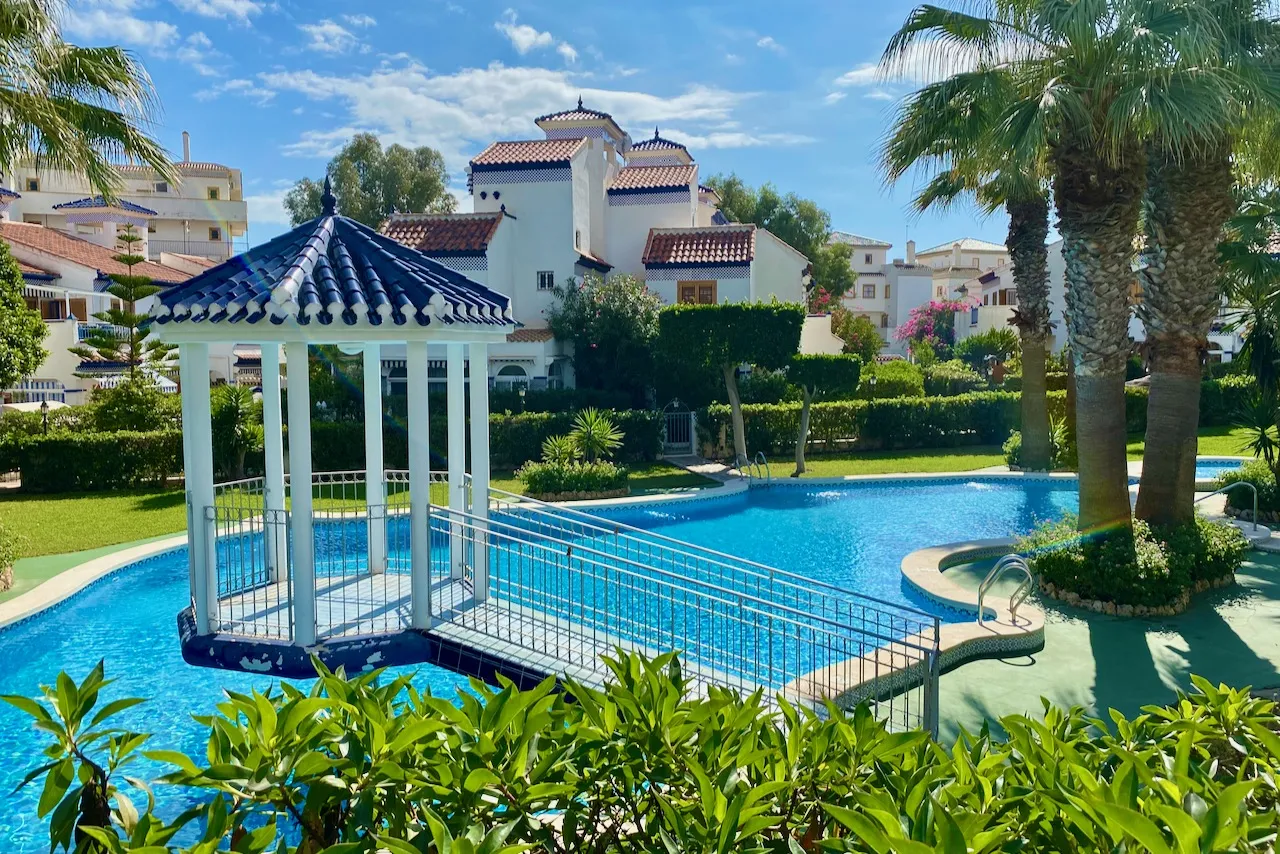Dzīvoklis / bungalo — Torrevieja – La Mata, foto 1 no 15