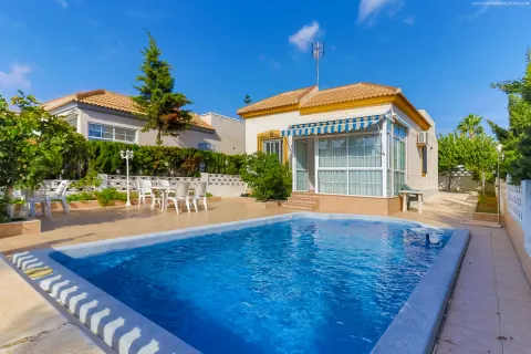 Villa / paarismaja — Torrevieja – Aguas Nuevas, Hispaania