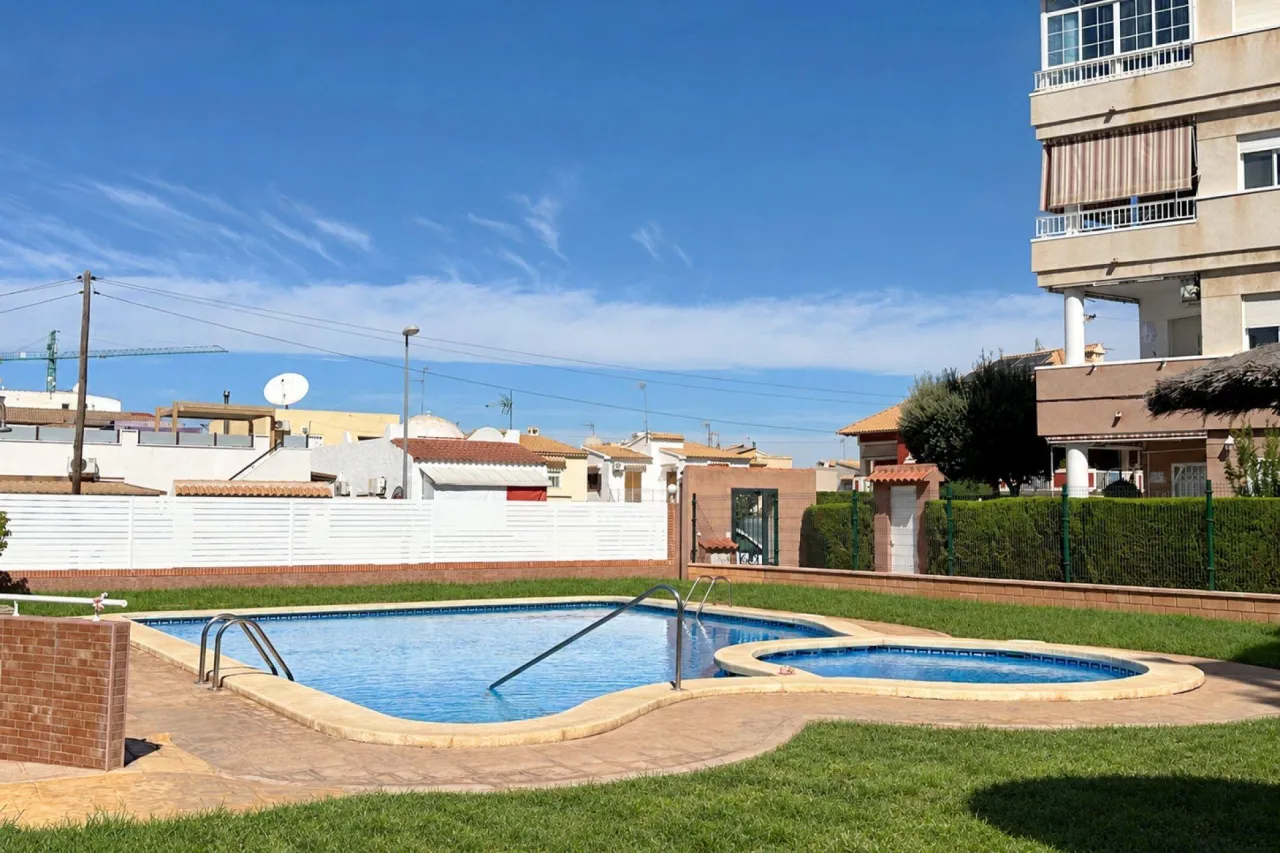 Apartament na sprzedaż 149 900 €, Torrevieja – Playa del Cura, zdjęcie 1 z 12