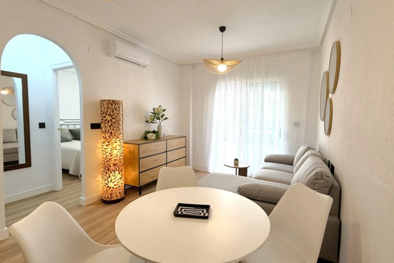 Apartament na sprzedaż 159 000 €, Torrevieja, zdjęcie 1 z 15