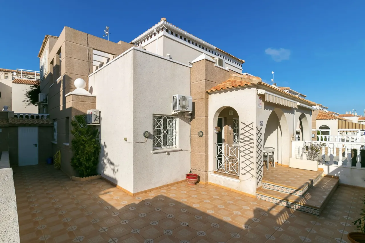Kotedžas / dupleksas — Torrevieja – Aguas Nuevas, nuotrauka 1 iš 15